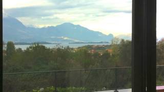 preview picture of video 'Manerba del Garda, Splendido Trilocale di Testa con Vista Lago'