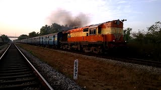 preview picture of video 'Nagercoil Gandhidham Express leaving Kundapura'