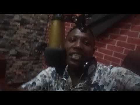 king Davy ndani ya Sachita Fm akiimba SAWA