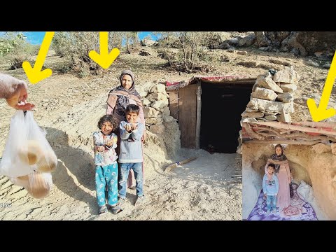 Shadi Mahnaz and his children from the help of operator