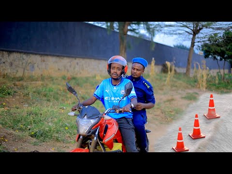 😳REGIS AKOZE IKIZAMINI CYA PERIMI MUBUSANZA MBERE YA POLICE🇷🇼SIRIKIRASIYO YA MOTO REGIS SKITS