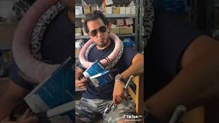 Dicen que el que no enseña no vende...