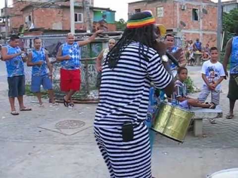 Batuqueiros do Mandela Fael cantando Mandela meu coração