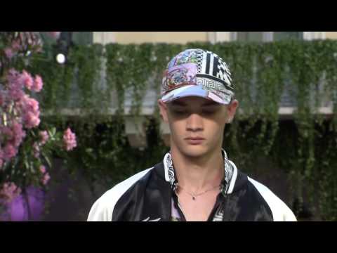 Versace Men's Spring-Summer 2018 | Fashion Show