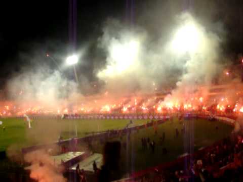 "Torcida dando show antes do Time entrar em campo na Final da Copa do Brasil INTER x corinthians" Barra: Guarda Popular • Club: Internacional • País: Brasil