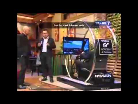 Hitam Putih || Mesin simulasi Untuk pembalap telah hadir di Indonesia || 27 April 2015