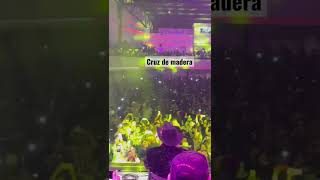 En vivo Miguel y Miguel cruz de madera