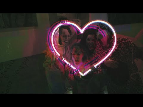 HolyChicks - Filmszakadás (Official Music Video)
