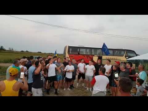 Echipa nationala de rugby la juniori  a Canadei la o ferma  din giurgiu