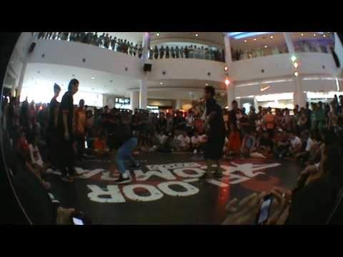 3  Floor Combat 2009 Bboy 3 vs 3 Battle   Day 2 Floor Tactics vs Wakaka Fever betuol