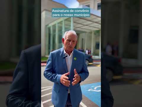 GOVERNO AYRES NA ASSINATURA DO CONVÊNIO DA ARENINHA E PAVIMENTAÇÃO DA RUA DA PALMEIRA .