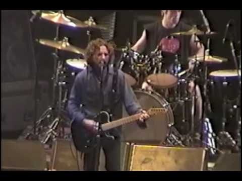 Pearl Jam- Breakerfall (Fresno '00) HD