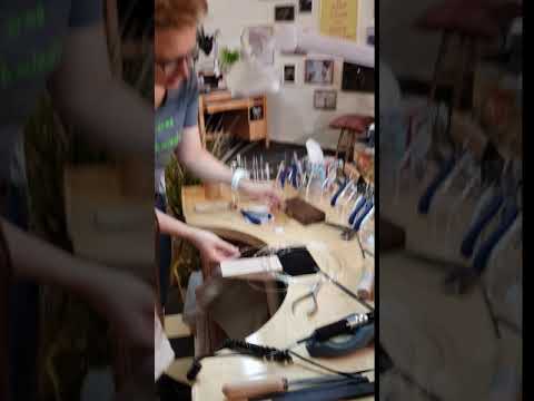 41 Bei der Goldschmiedin