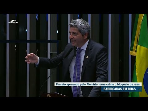 Senado aprova criminalização de barricadas; texto volta à Câmara