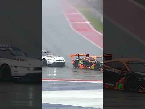 AGGRESSIVE battle for the lead! 😳