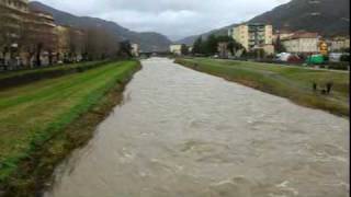 preview picture of video 'La piena del torrente Pescia'
