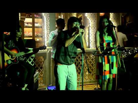 Rhonit Samjhawa Arijit Singh Humpty Sharma Ki Dulhaniya Live By Rhonit The band @Opa Cafe Mumbai