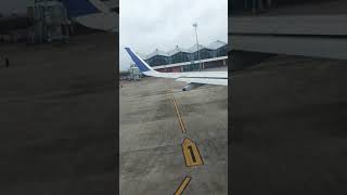 preview picture of video 'Aeroplane Take Off At Indore Airport'
