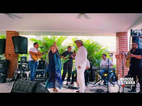 El Centauro - La Reina del Porro y Leonardo Gamarra junto a la Banda Músicos de mi Tierra