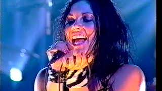 Killing Heidi - Outside Of Me (Pepsi Live)