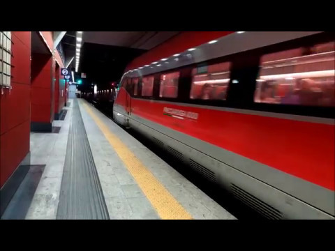 Due Frecciarossa 1000 a Torino Porta Susa. Two Frecciarossa 1000 at Torino Porta Susa.