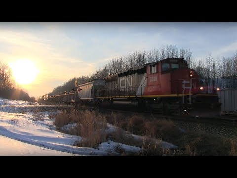 CN Train Spotting HD: CN SD40-2W 5328 Speeds L519 East At Carvel AB 18/19 3/13/18