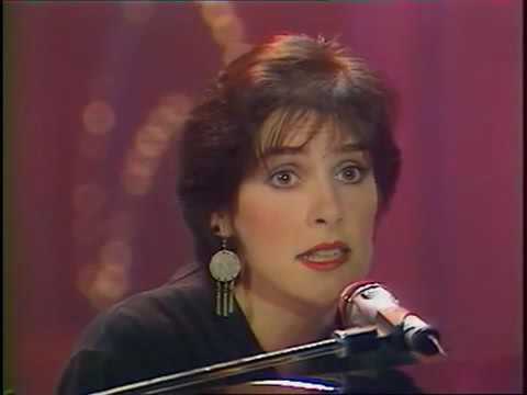 Enya - Orinoco Flow (sung live in France, 1989)