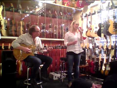 wo Generations - Hannah & Ewan Svensson - No1 Guitarshop
