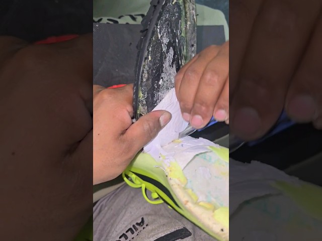 Vídeo relacionado con 95999 Zapatilla Deportiva con Diseno Moderno y Suela Dentada. Detalles de Contraste, comodas, para el Dia a Dia. Cierre de Cordones. Ideal para Hombre en la Temporada Otono Invierno. Azul Talla 42