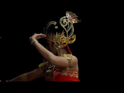 Tari Srikandhi Mustakaweni video angkatan seni tari fbs unnes 2012