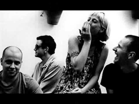 奇妙な三角関係 (Bizarre Love Triangle)