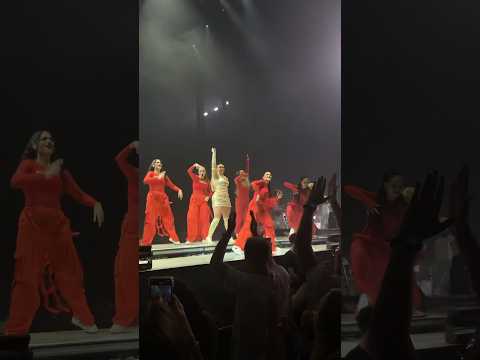 KDYŽ ROZHAJPUJEŠ CELOU O2 ARÉNU PŘI FINÁLOVCE #ytshorts #shorts #ewafarna30 #ewafarna #o2arena #cz