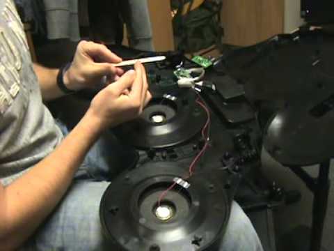 comment demonter la batterie de guitar hero