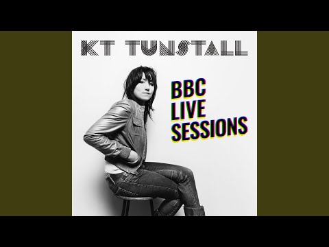 Videoclip de Tangled Up In Blue (Talkin' Bob Dylan's Blues / Live At The Barbican For BBC4 2005) — KT Tunstall