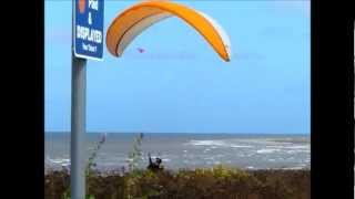 preview picture of video 'Paraglider Old Hunstanton Beach Cliff Edge'