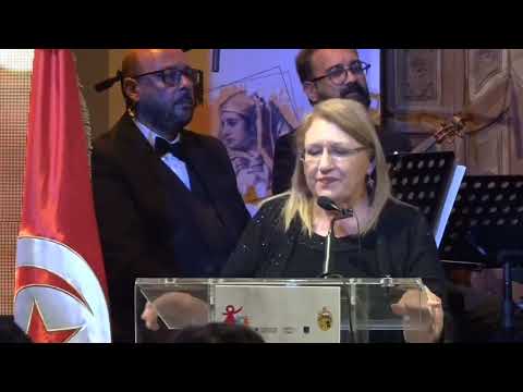 السيدة ماري لويز بريكا رئيسة منظمة أورو تشايلد خلال موكب تسليم جائزة فاطمة الفهرية في دورتها الرابعة