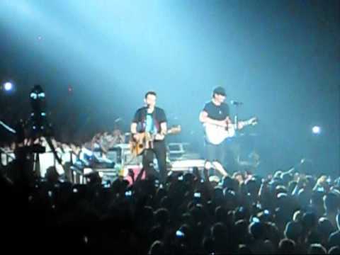 blink-182 live - All of This - acoustic