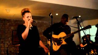 Etta Bond ft Labrinth - Forgiveness Acoustic @ wired