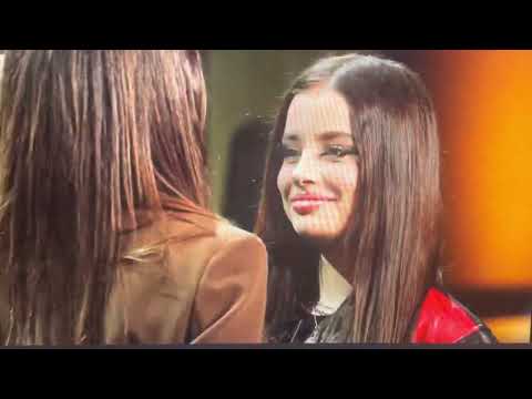 Fagata daje buziaka Lexy #highleague #konferencja