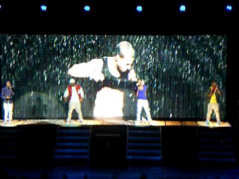 JLS Singing Umberella by Rihanna in Sheffield :)