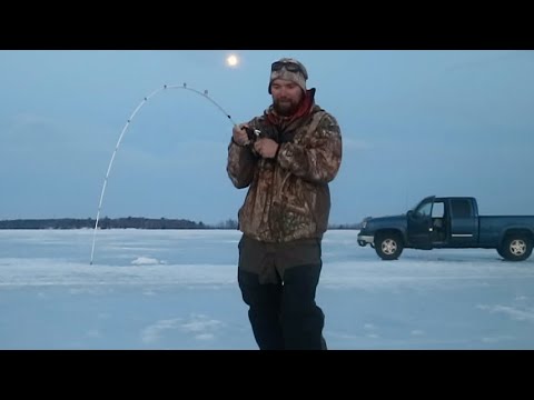My Favorite Fish To Catch In The Winter (GREASY)