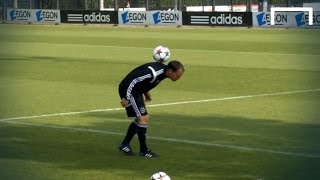 Ajax-Manager Frank de Boer zeigt seine Technik