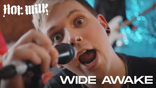 Hot Milk estreia EP com clipe de Wide Awake