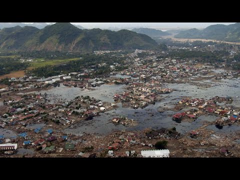 El Tsunami Asiatico del 2004 - Documental Español Completo
