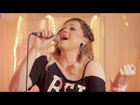 Cassy Carrington - Bei mir (Offizielles Video)