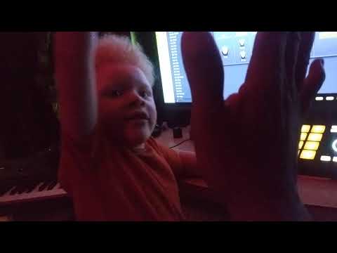 Ahleo James Ross back on the Maschine Studio.