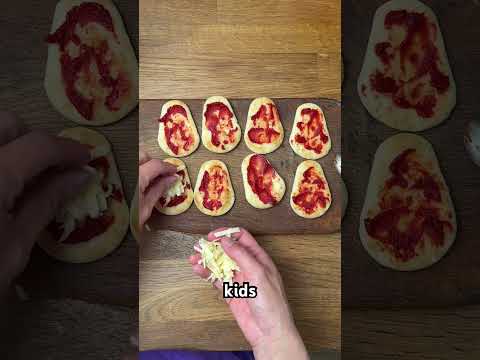 Mini naan pizzas for the kids lunchboxes! #mininaan #costco #kidslunches #kidslunchbox