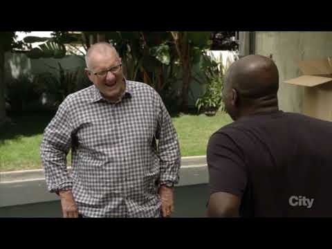 Modern family - Jay fears being a racist