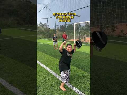 MC PERON FAZ 3 GOLS E PEDE MUSICA NO FANTASTICO