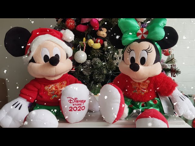 Vídeo relacionado con Disney Store Official, Mickey Mouse, Mediano, Peluche Sweetheart 2026, Mickey con Traje Rosa de Chaqueta con Corazones Bordados y pantalón de satén, 37 cm